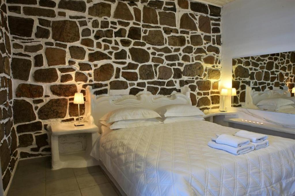 Adamas Hotel Exterior photo