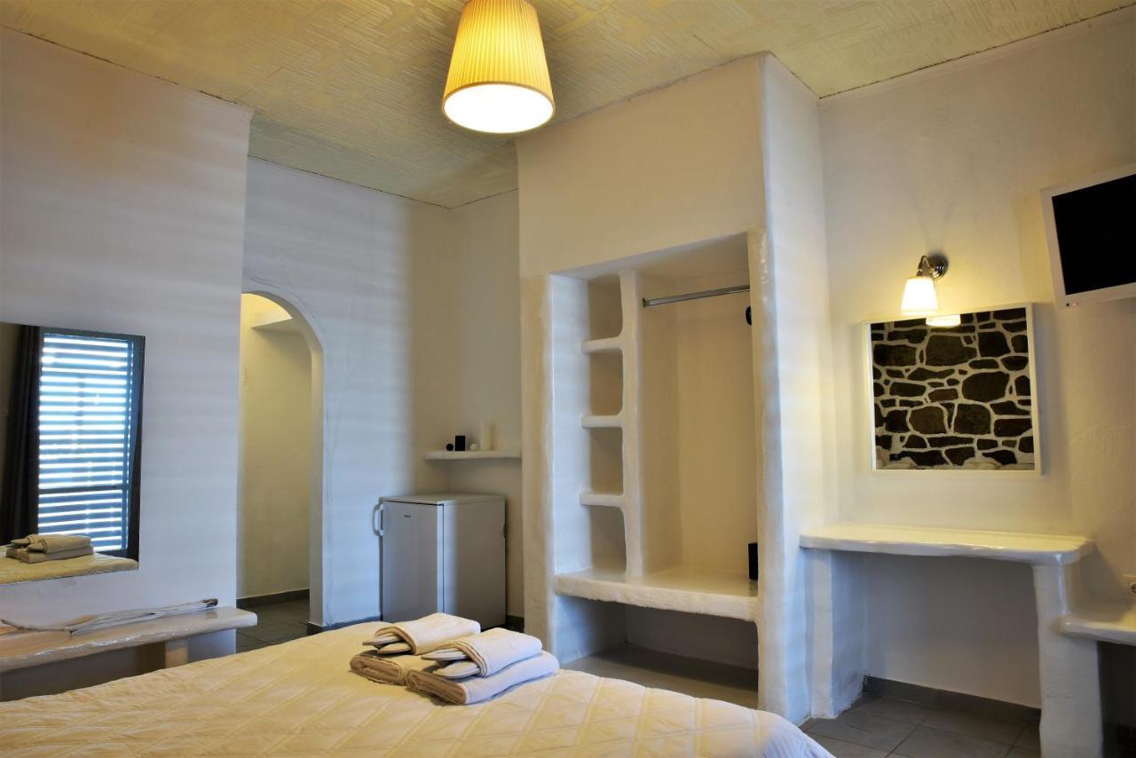 Adamas Hotel Exterior photo